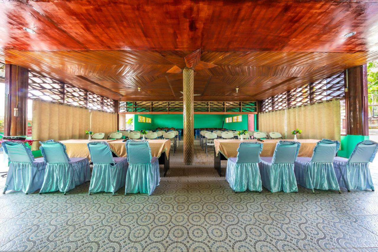 Mega Nasional Seaview Hotel Gunungsitoli Exterior foto