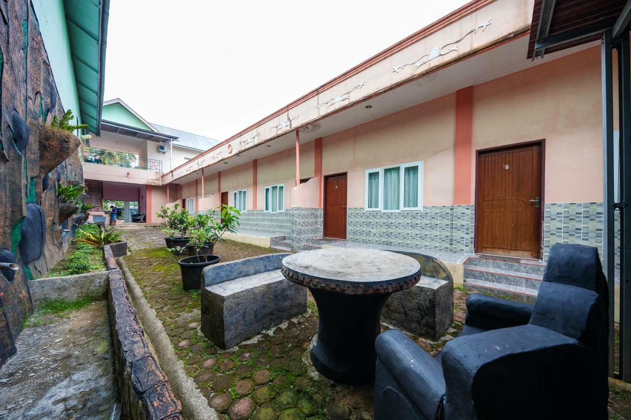 Mega Nasional Seaview Hotel Gunungsitoli Exterior foto